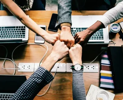 bump-collaboration-colleagues-1068523-1080x675